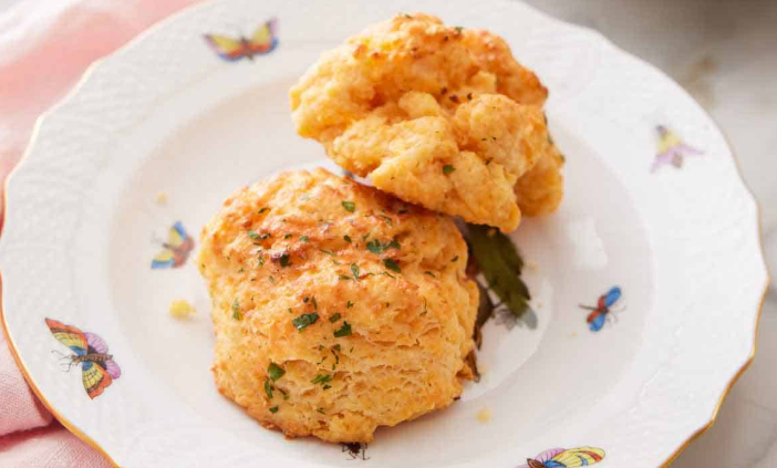 Cheese biscuits on a delicate plate. 