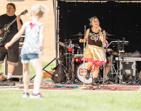 Miranda and the M80s performing on the South Lawn. 